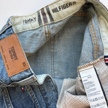 Load image into Gallery viewer, Tommy Hilfiger Jeans W38 L32