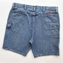Load image into Gallery viewer, Wrangler Carpenter Shorts W42