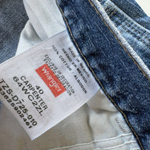 Load image into Gallery viewer, Wrangler Carpenter Shorts W40