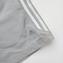 Load image into Gallery viewer, 00s Adidas Shorts (M)