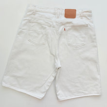 Load image into Gallery viewer, 90s Levi’s 560 Denim Shorts W38