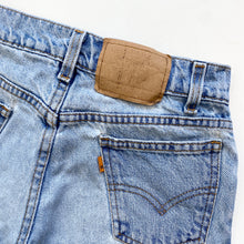 Load image into Gallery viewer, 90s Levi’s 550 Denim Shorts W24