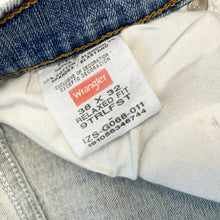 Load image into Gallery viewer, Wrangler Jeans W38 L32