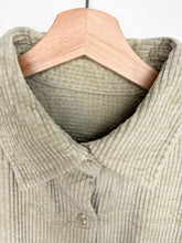 Load image into Gallery viewer, 90s Jumbo Corduroy Shirt (M)