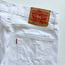 Load image into Gallery viewer, Levi’s 511 Shorts W29
