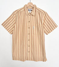 Load image into Gallery viewer, Columbia Sportswear Shirt (M)