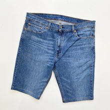 Load image into Gallery viewer, Levi’s 511 Shorts W38