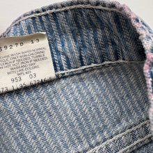 Load image into Gallery viewer, Women’s 90s Levi’s Denim Shorts W24