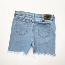 Load image into Gallery viewer, Wrangler Denim Shorts W32