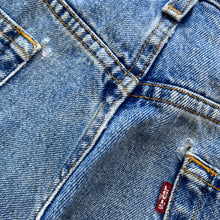 Load image into Gallery viewer, 90s Levi’s Denim Shorts W30