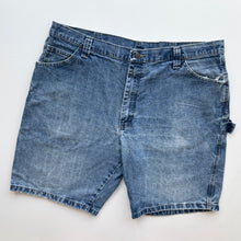 Load image into Gallery viewer, Wrangler Carpenter Shorts W40