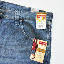 Load image into Gallery viewer, BNWT Wrangler Carpenter Shorts W42