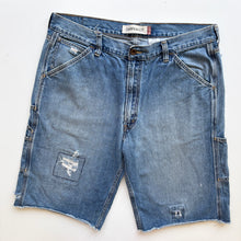 Load image into Gallery viewer, Levi’s Carpenter Denim Shorts W38