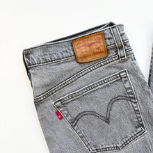 Load image into Gallery viewer, Levi’s 501s W30 L32