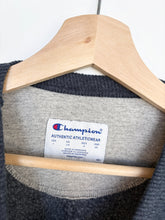 Load image into Gallery viewer, Champion Sweatshirt (L)