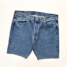 Load image into Gallery viewer, Levi’s 501 Denim Shorts W38