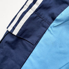 Load image into Gallery viewer, 00s Adidas Cargo Shorts (M)