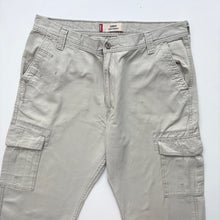 Load image into Gallery viewer, Levi’s Cargo Trousers W38 L30
