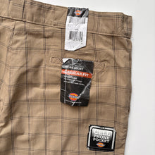 Load image into Gallery viewer, BNWT Dickies Shorts W40