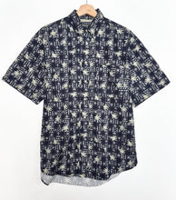 Load image into Gallery viewer, 90s Crazy Print Shirt (L)
