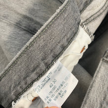 Load image into Gallery viewer, Levi’s 501 W40 L30