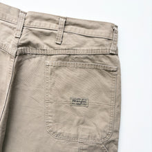 Load image into Gallery viewer, Wrangler Carpenter Shorts W36