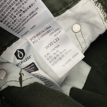 Load image into Gallery viewer, Levi’s 514 Jeans W30 L32