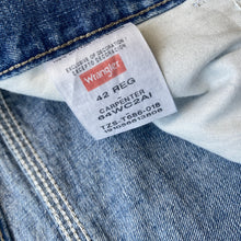Load image into Gallery viewer, Wrangler Carpenter Shorts W42
