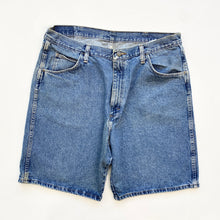 Load image into Gallery viewer, Wrangler Denim Shorts W38