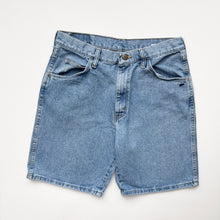 Load image into Gallery viewer, 90s Wrangler Denim Shorts W32