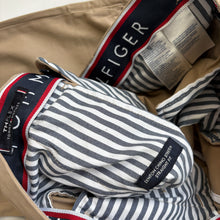 Load image into Gallery viewer, Tommy Hilfiger Trousers W34 L28