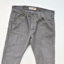 Load image into Gallery viewer, Levi’s 514 Cords W38 L32