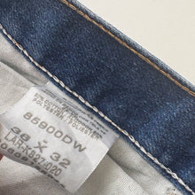 Load image into Gallery viewer, Wrangler Jeans W36 L32