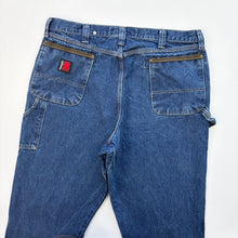 Load image into Gallery viewer, Wrangler Jeans W40 L36