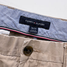 Load image into Gallery viewer, Tommy Hilfiger Trousers W36 L32