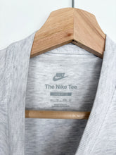 Load image into Gallery viewer, Nike T-shirt (XS)