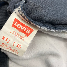 Load image into Gallery viewer, 90s Levi’s Cords W31 L30