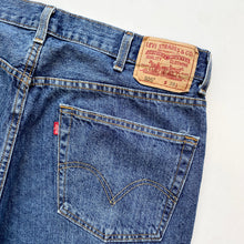 Load image into Gallery viewer, Levi’s 505 Shorts W38