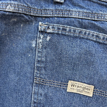 Load image into Gallery viewer, 90s Wrangler Carpenter Shorts W36