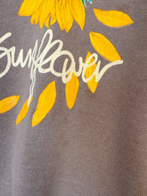 Load image into Gallery viewer, 90s Sunflower Sweatshirt (M)