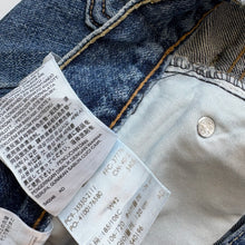 Load image into Gallery viewer, Levis 550 Denim Shorts W42