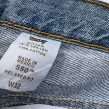 Load image into Gallery viewer, Levi’s 550 Shorts W32