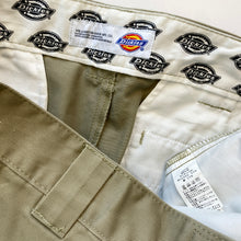 Load image into Gallery viewer, Dickies Shorts W32