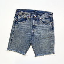 Load image into Gallery viewer, Levi’s 501 Shorts W32