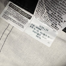 Load image into Gallery viewer, Levi’s 505 Jeans W34 L28