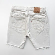 Load image into Gallery viewer, 90s Levi’s 501 Shorts W34