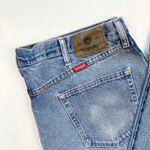 Load image into Gallery viewer, Wrangler Jeans W40 L30