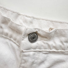 Load image into Gallery viewer, 90s Levi’s 550 Shorts W32