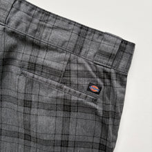 Load image into Gallery viewer, Dickies Shorts W32