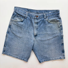 Load image into Gallery viewer, Wrangler Carpenter Shorts W40